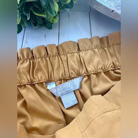 Athleta Skyline Short II in Tuscan Gold Size 10 - Picture 4 of 9